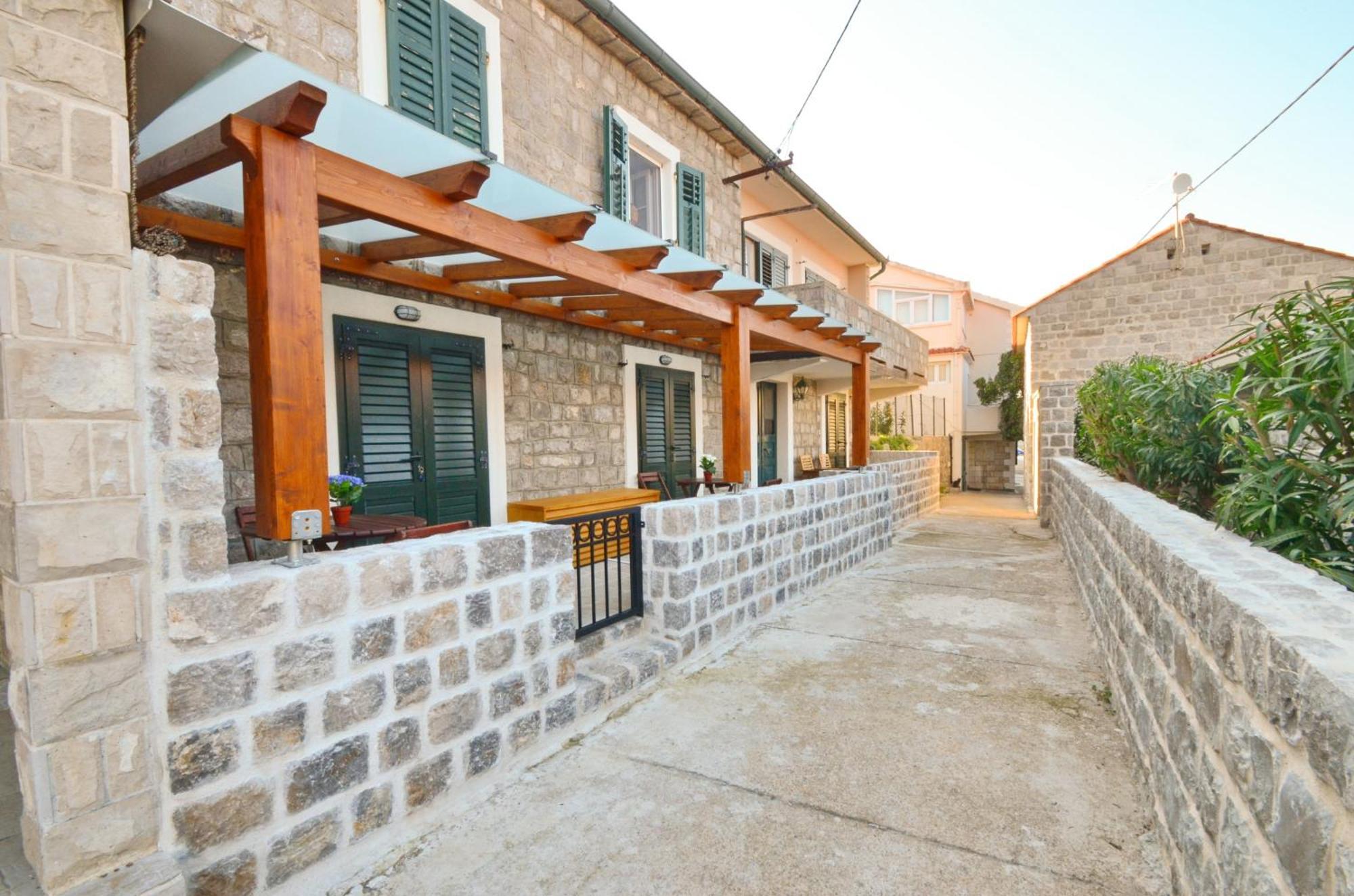 Leut Stone Residence Tivat Room photo